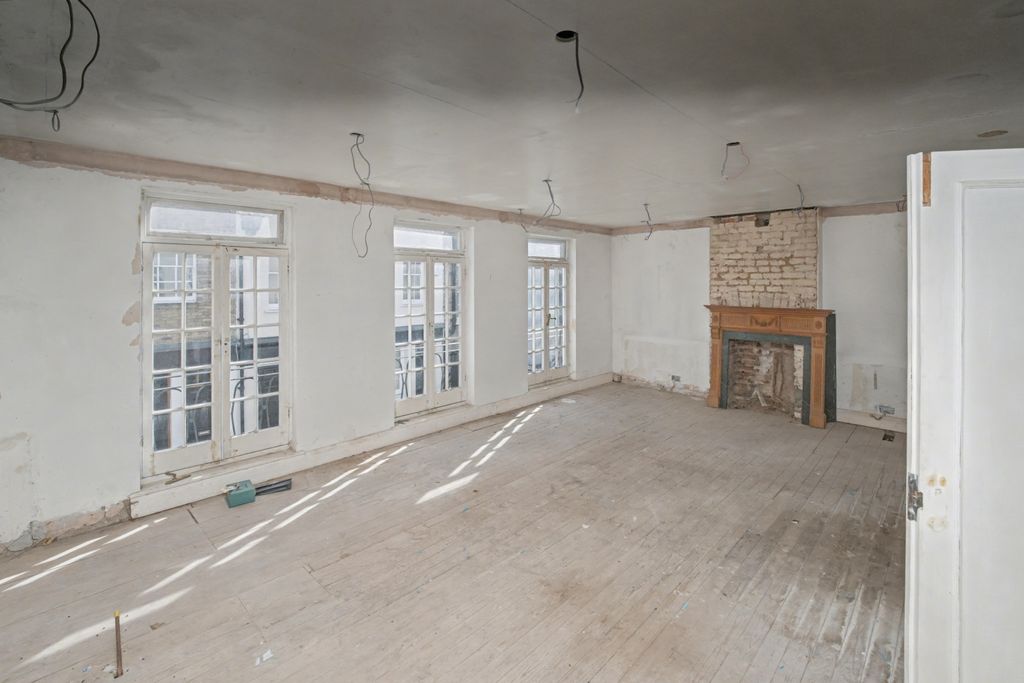 Property photo 2 of 21 39 Eaton Mews South, Belgravia, London, Sw1W 9Hr