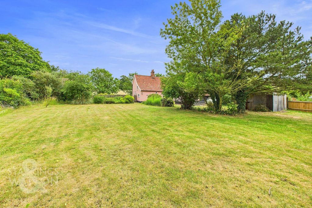 Property photo 2 of 27