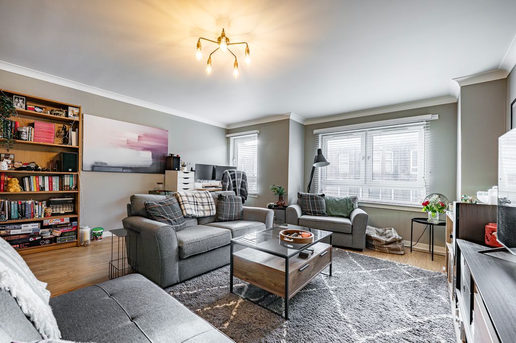 Property photo 2 of 27