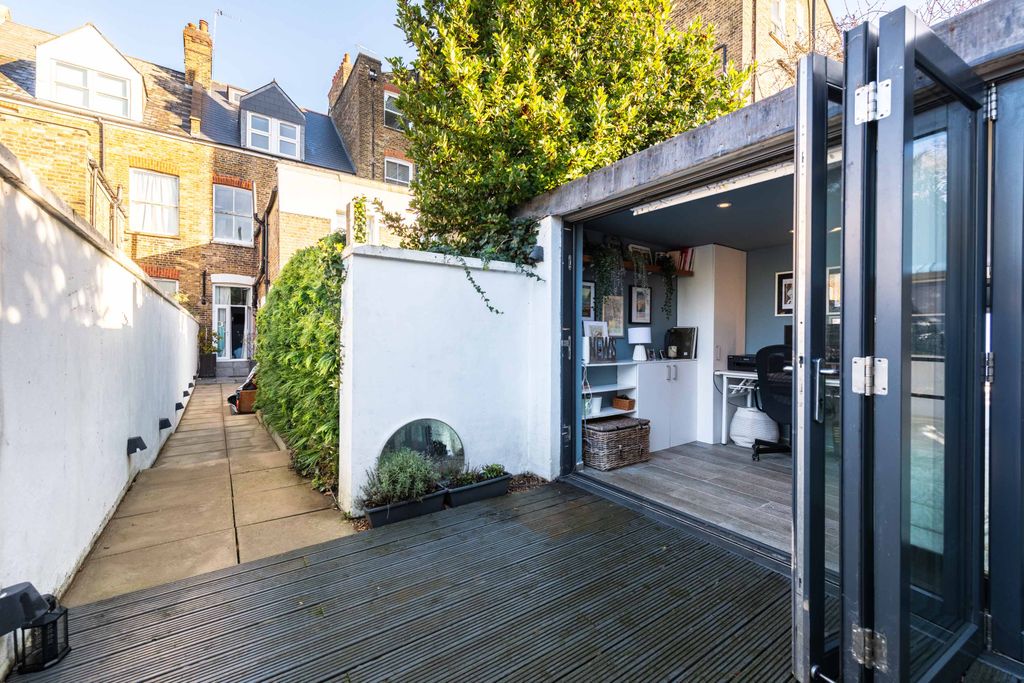 Property photo 2 of 9