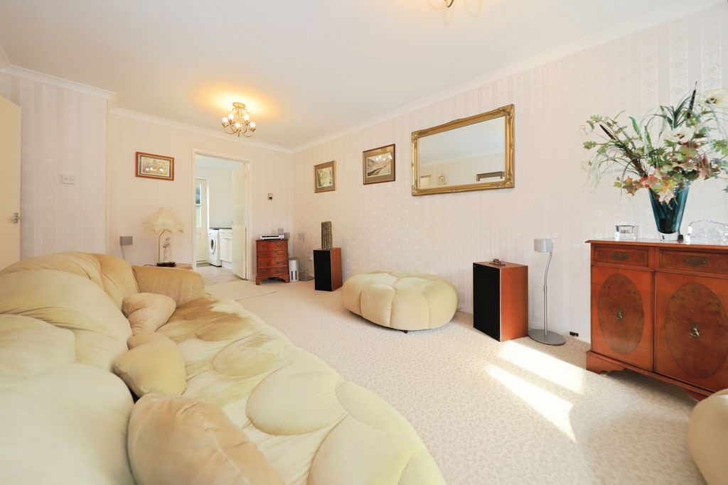 Property photo 2 of 8 Lounge/Diner