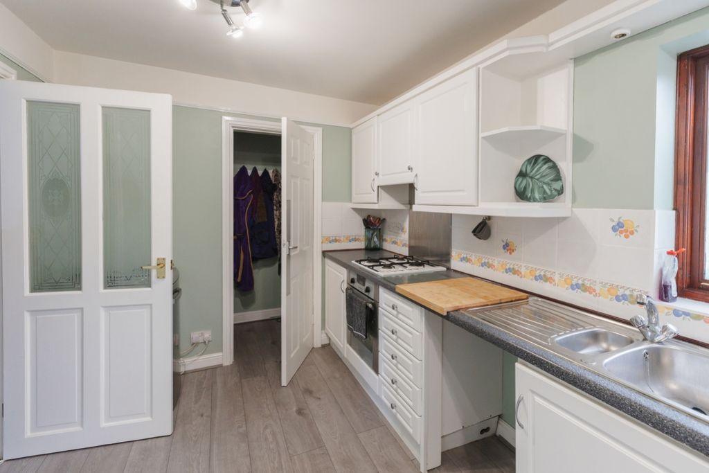 Property photo 2 of 12 Dundas Ewemove Saltburn 2