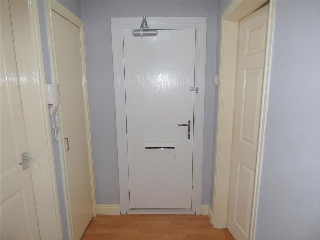Property photo 2 of 11 Hall