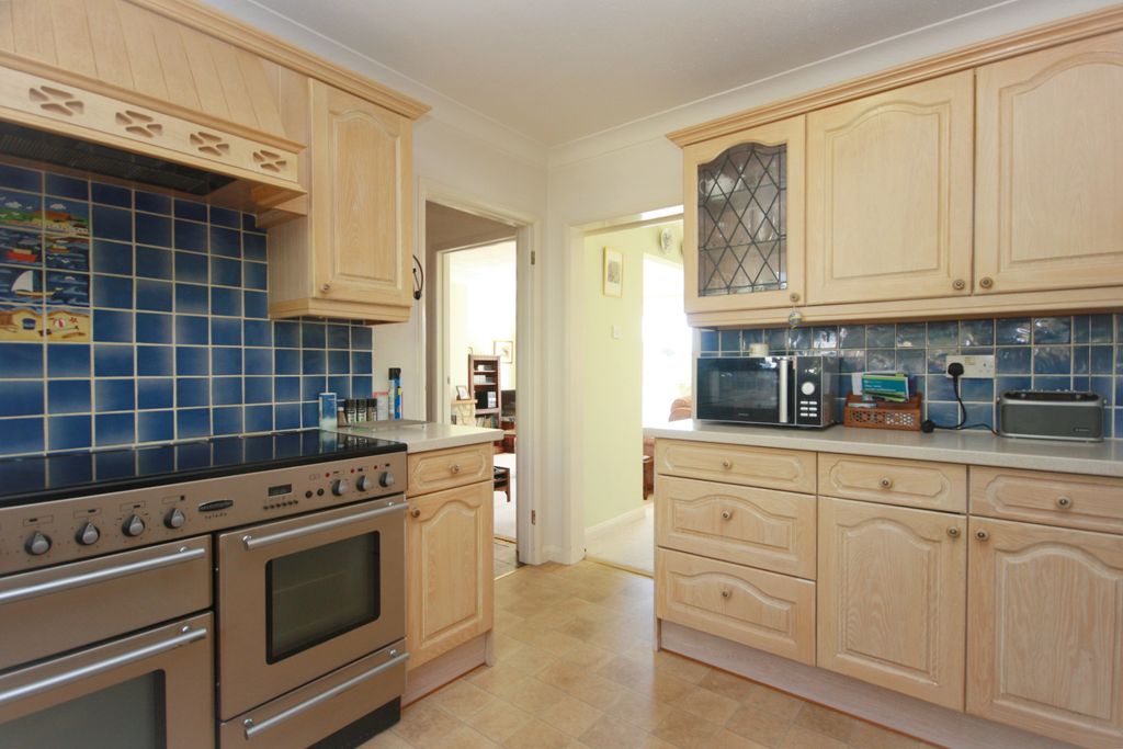 Property photo 3 of 27
