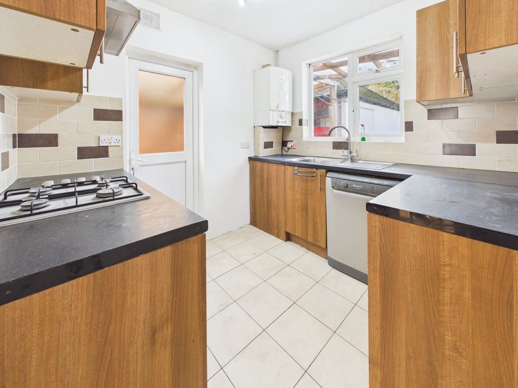 Property photo 3 of 15 Kitchen