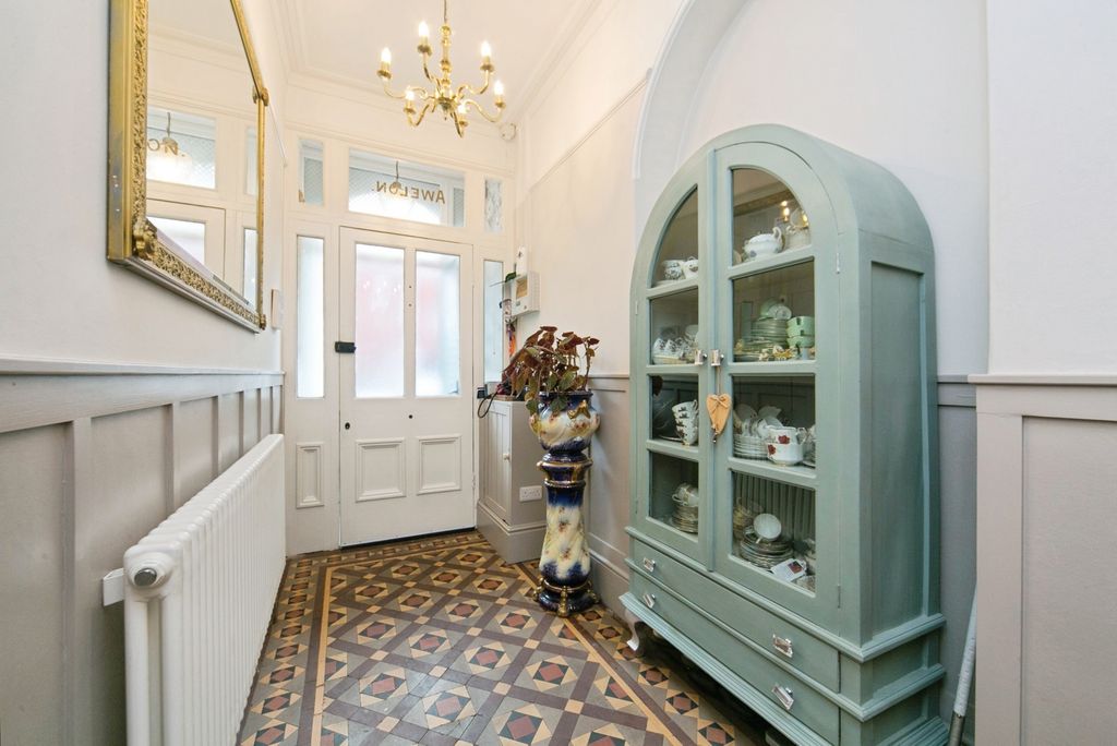 Property photo 2 of 25 Pbox-Img.Jpg