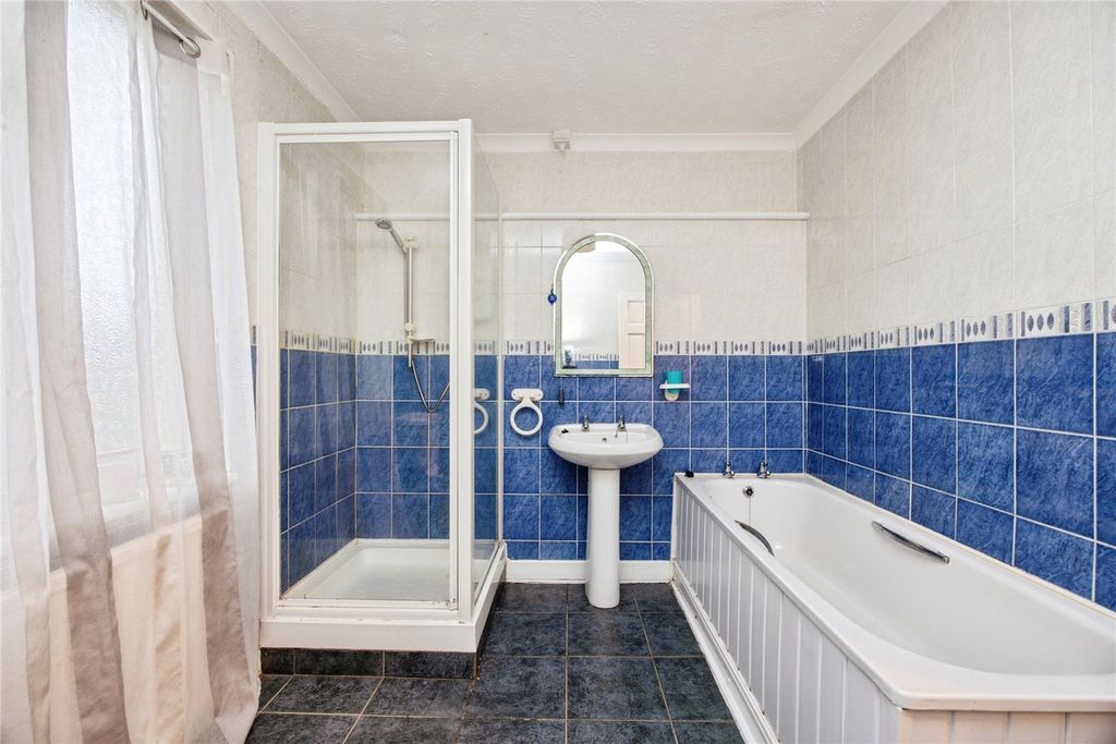 Property photo 2 of 32 Picture No. 11