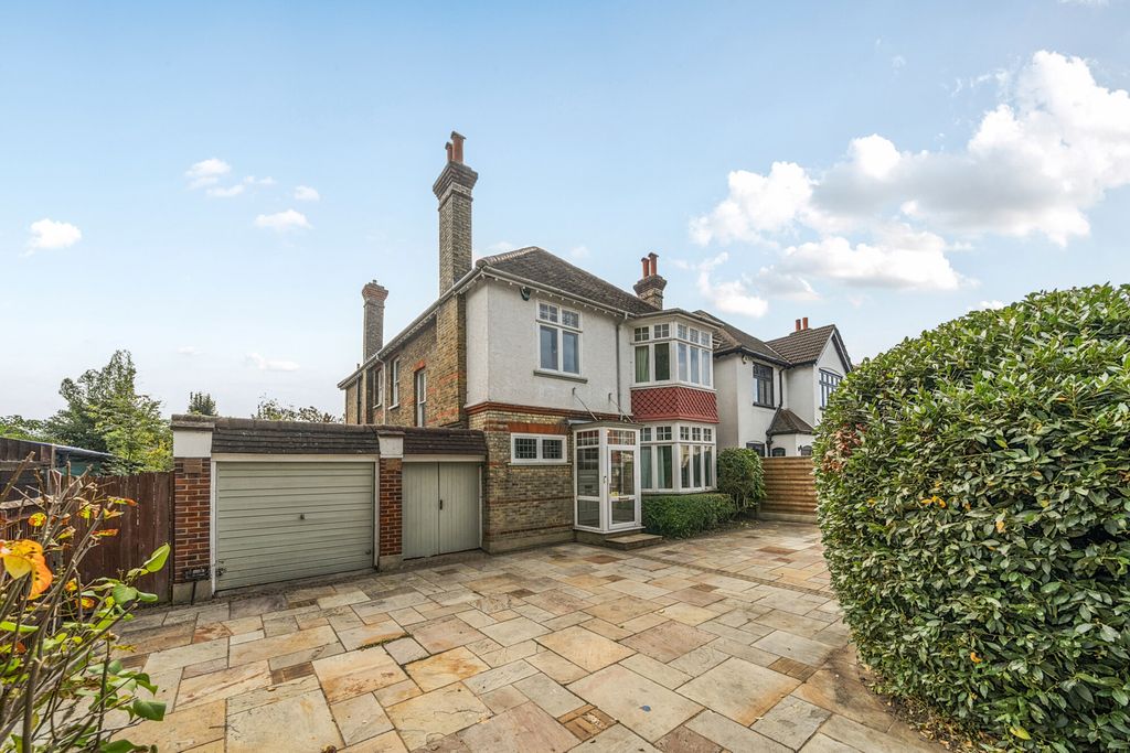 Property photo 1 of 18 External