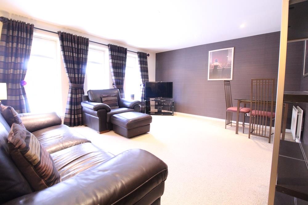 Property photo 1 of 12 Lounge 3