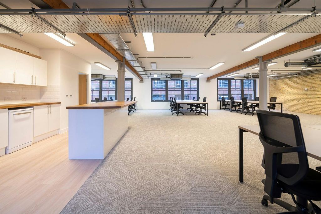 Property photo 2 of 12 Kitchen / Breakout