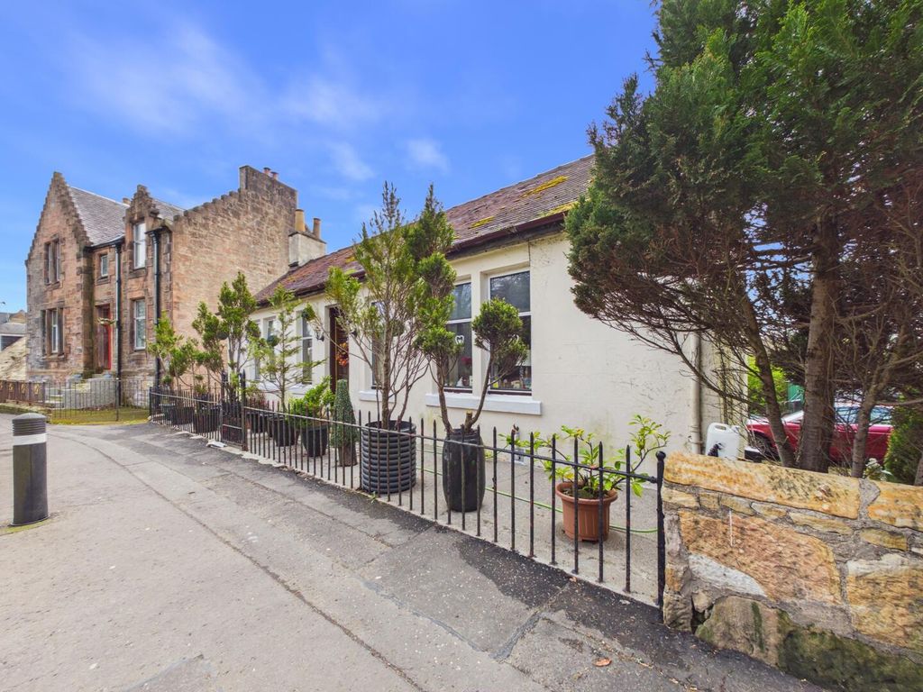 Property photo 3 of 8 Front (Exterior)