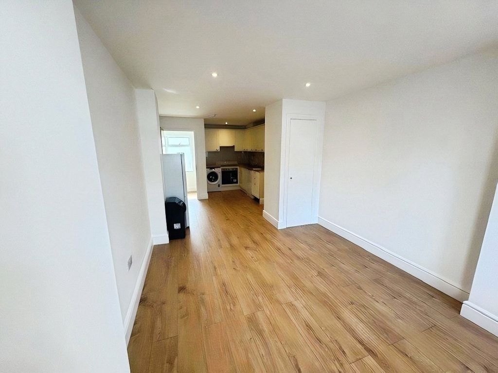 Property photo 2 of 9 Reception/Kitchen