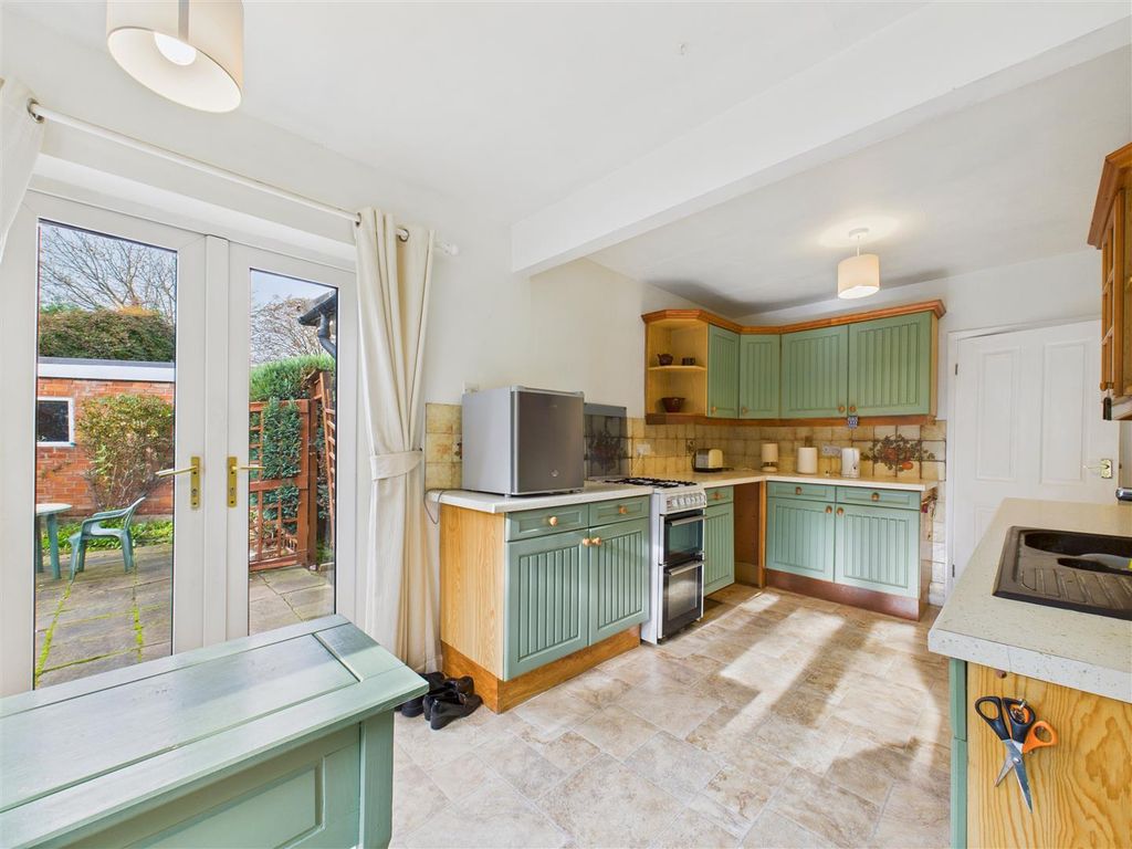 Property photo 2 of 10 Kitchen