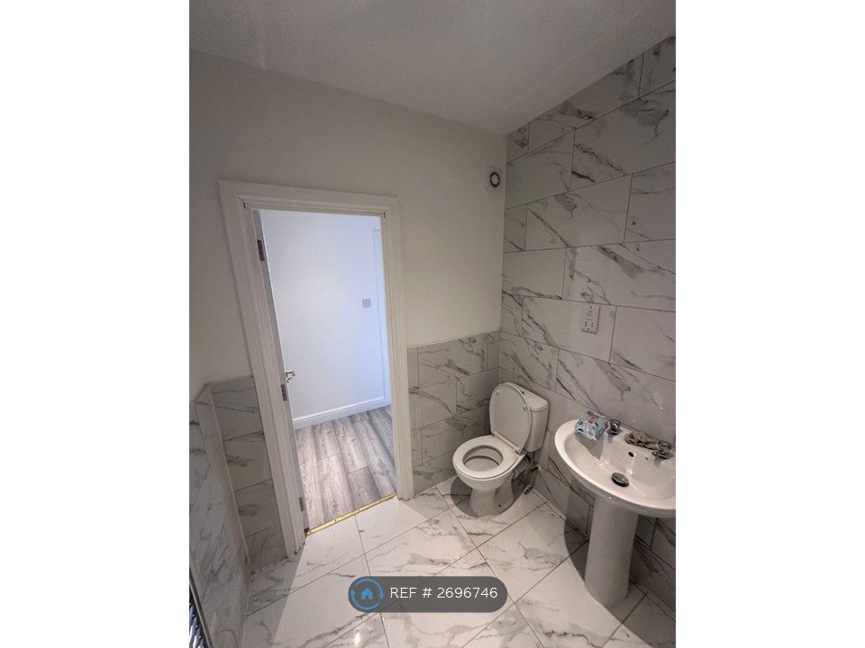 Property photo 1 of 5 Bathroom