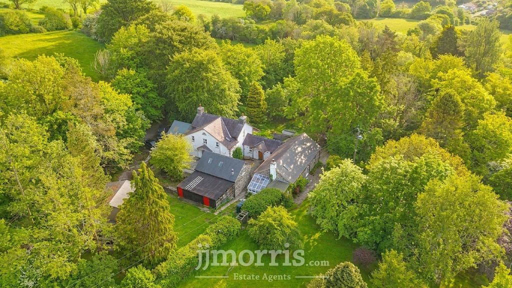Property photo 2 of 61