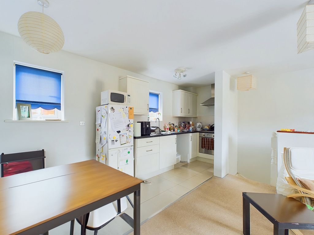 Property photo 3 of 11 Kitchen Dining