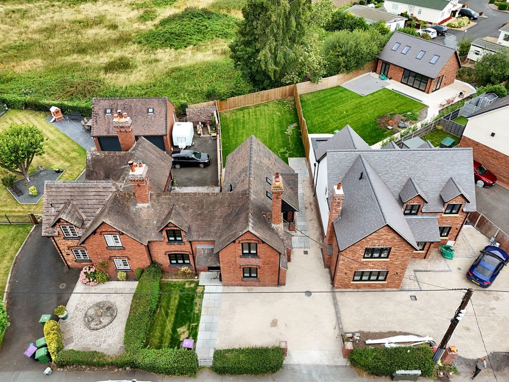 Property photo 2 of 35 3306493