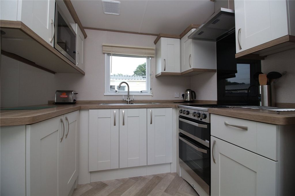 Property photo 2 of 10 Picture No. 05