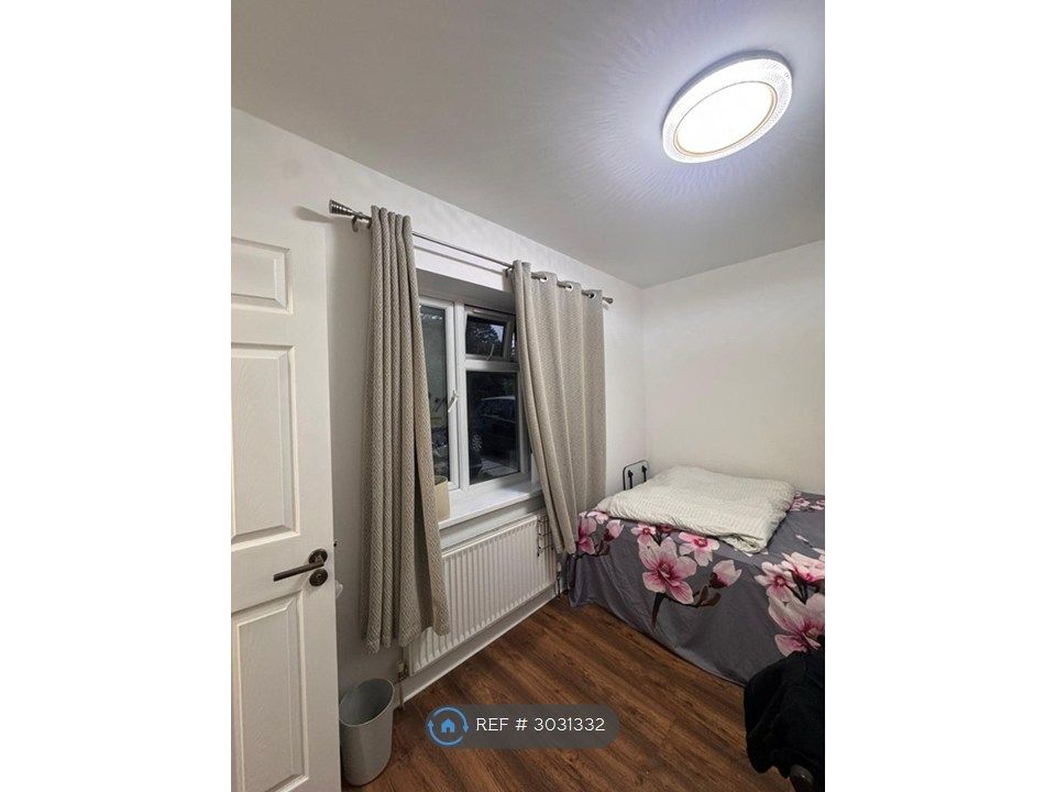 Property photo 2 of 10 Double Bedroom 1