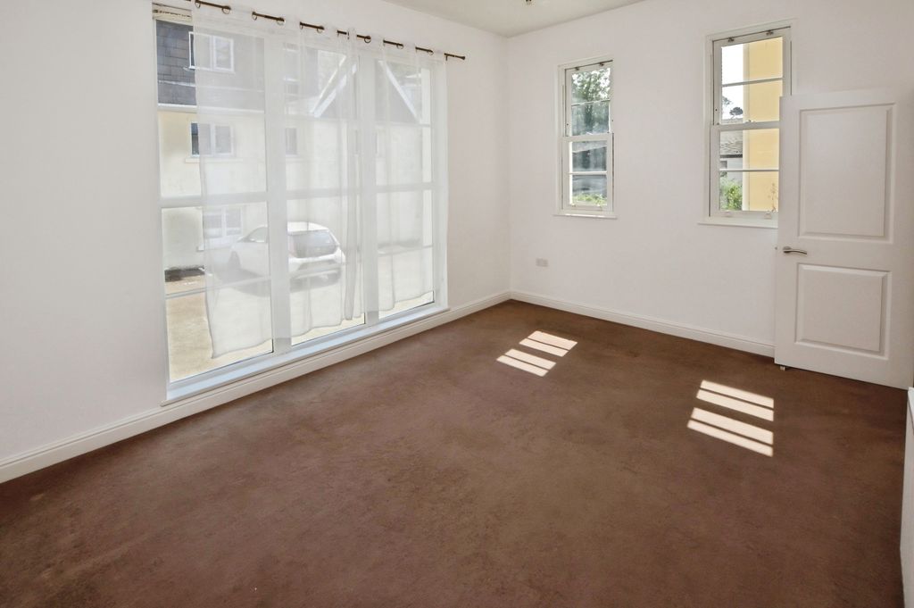 Property photo 3 of 12 Living Room