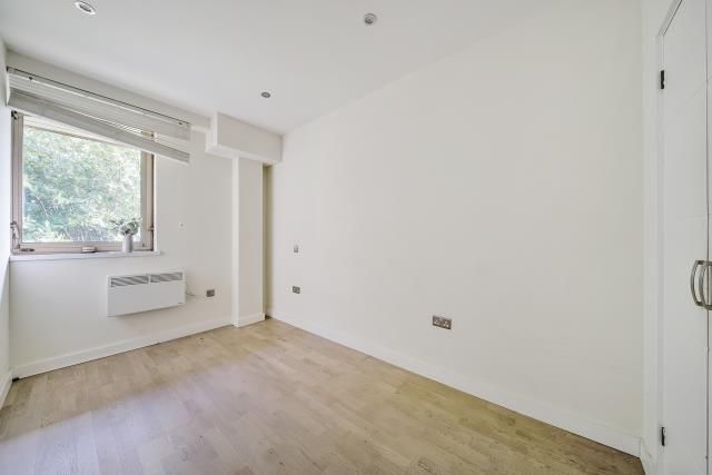 Property photo 3 of 10 Bedroom