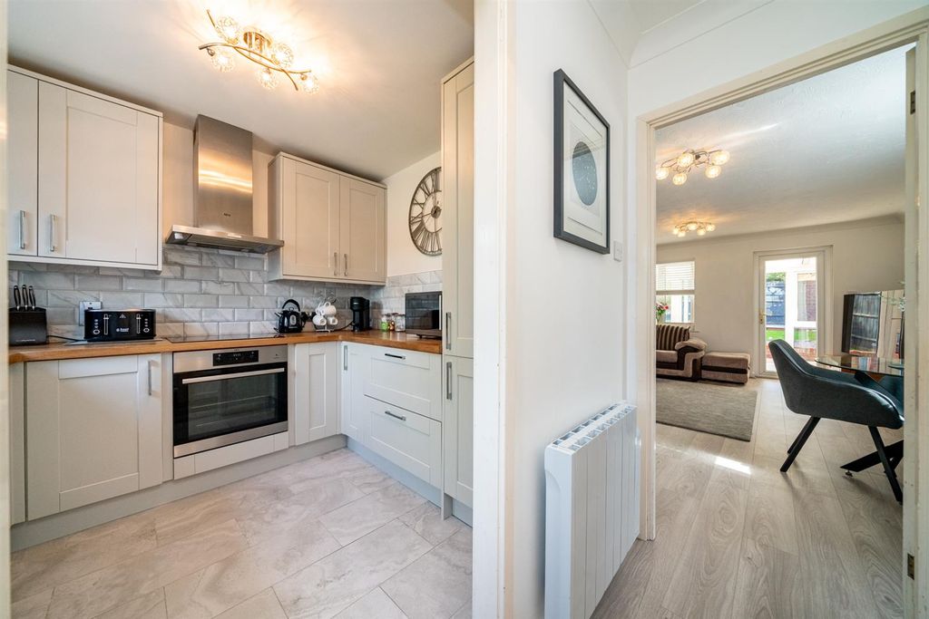 Property photo 2 of 18 17-Bencroft-Road-02332.Jpg