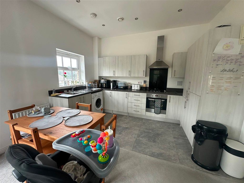 Property photo 3 of 7 Kitchen Dining Area