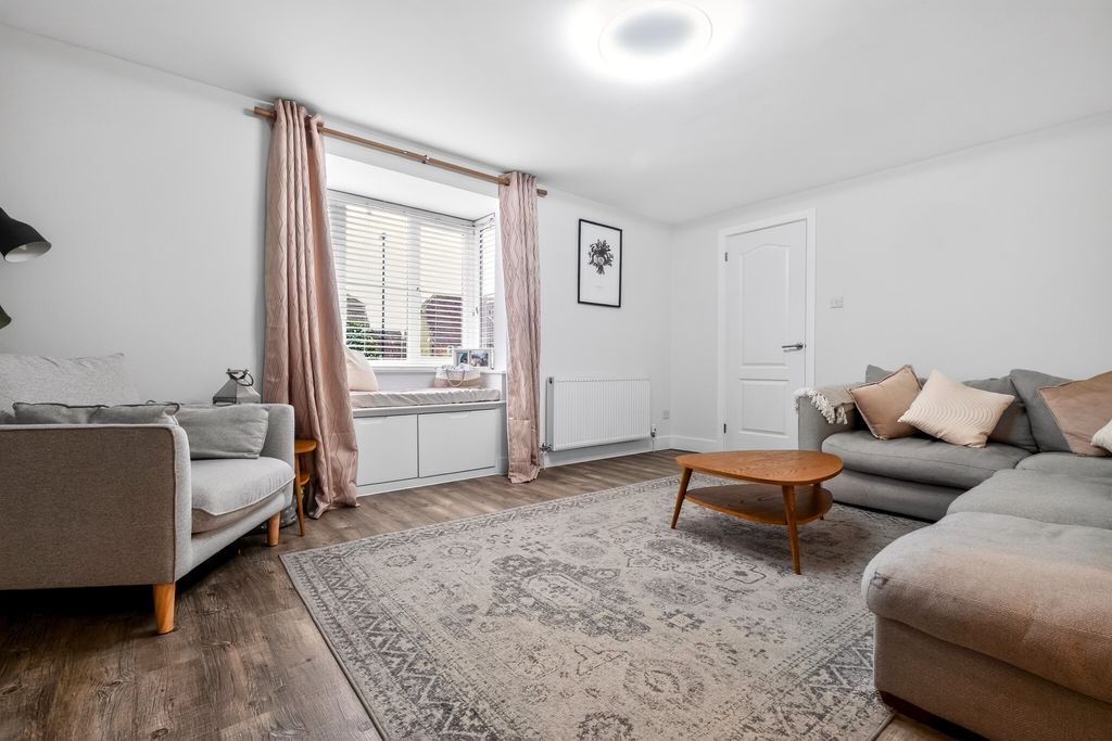 Property photo 3 of 20 Living Room