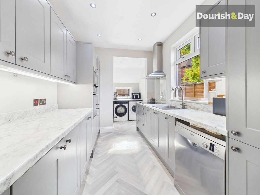 Property photo 2 of 15 Kitchen