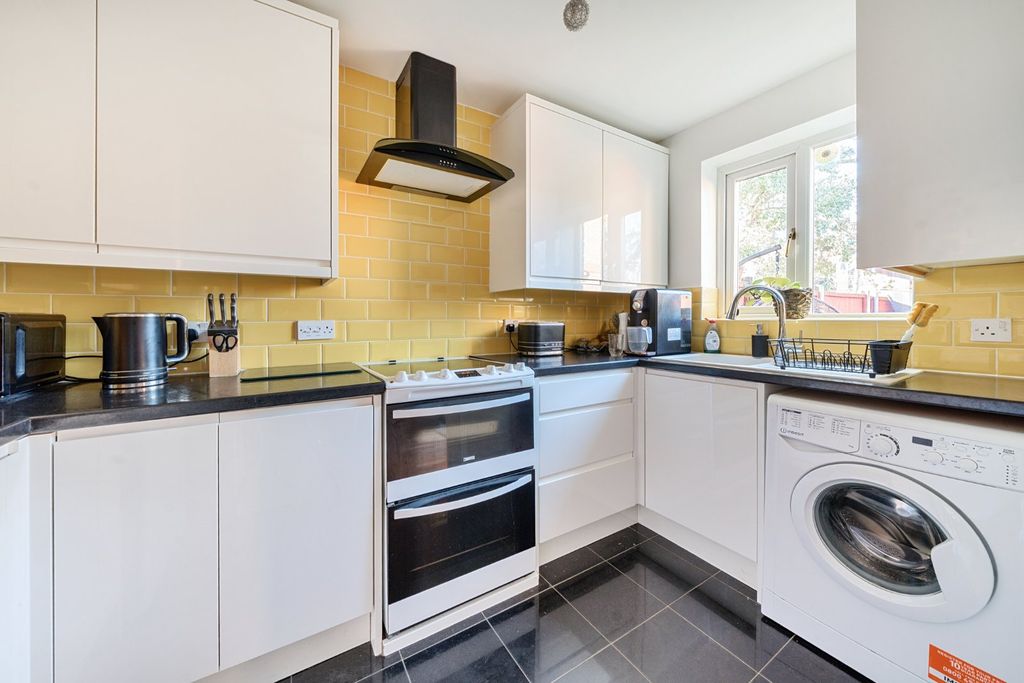 Property photo 3 of 13 Kitchen