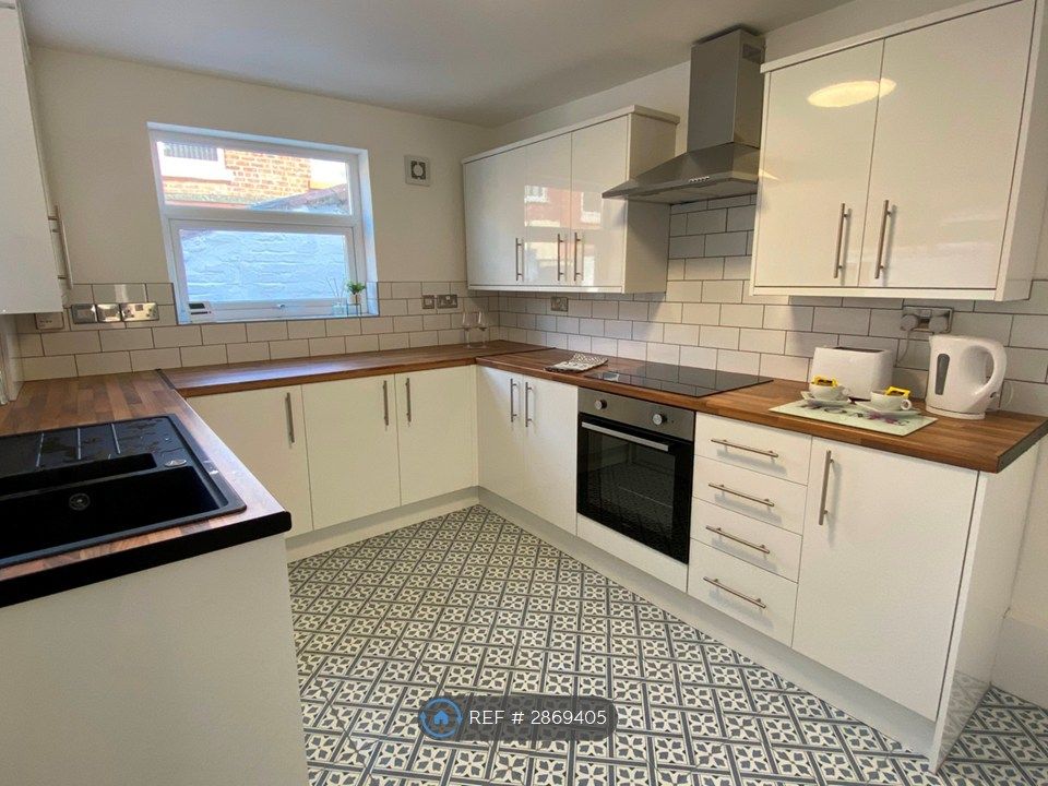 Property photo 2 of 21 Kitchen