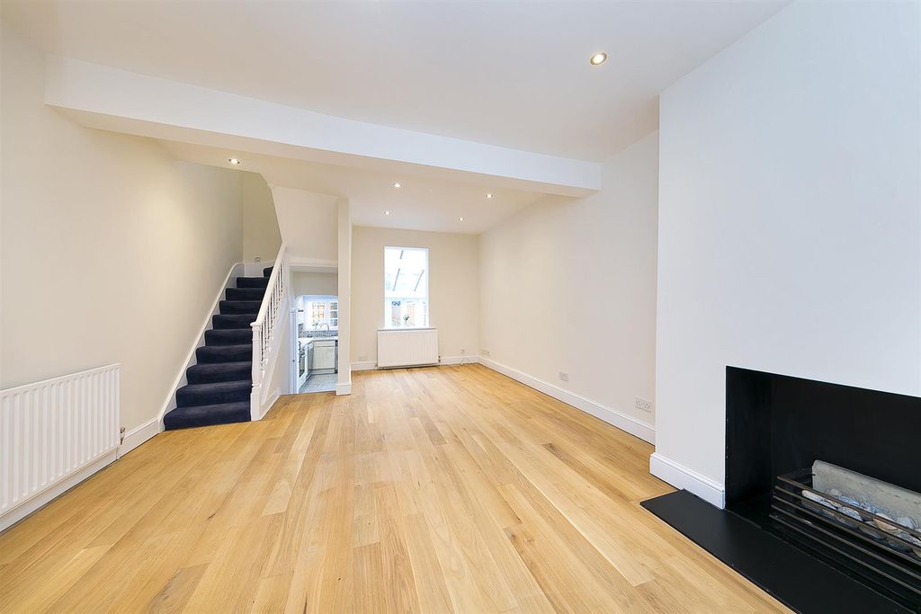 Property photo 2 of 8