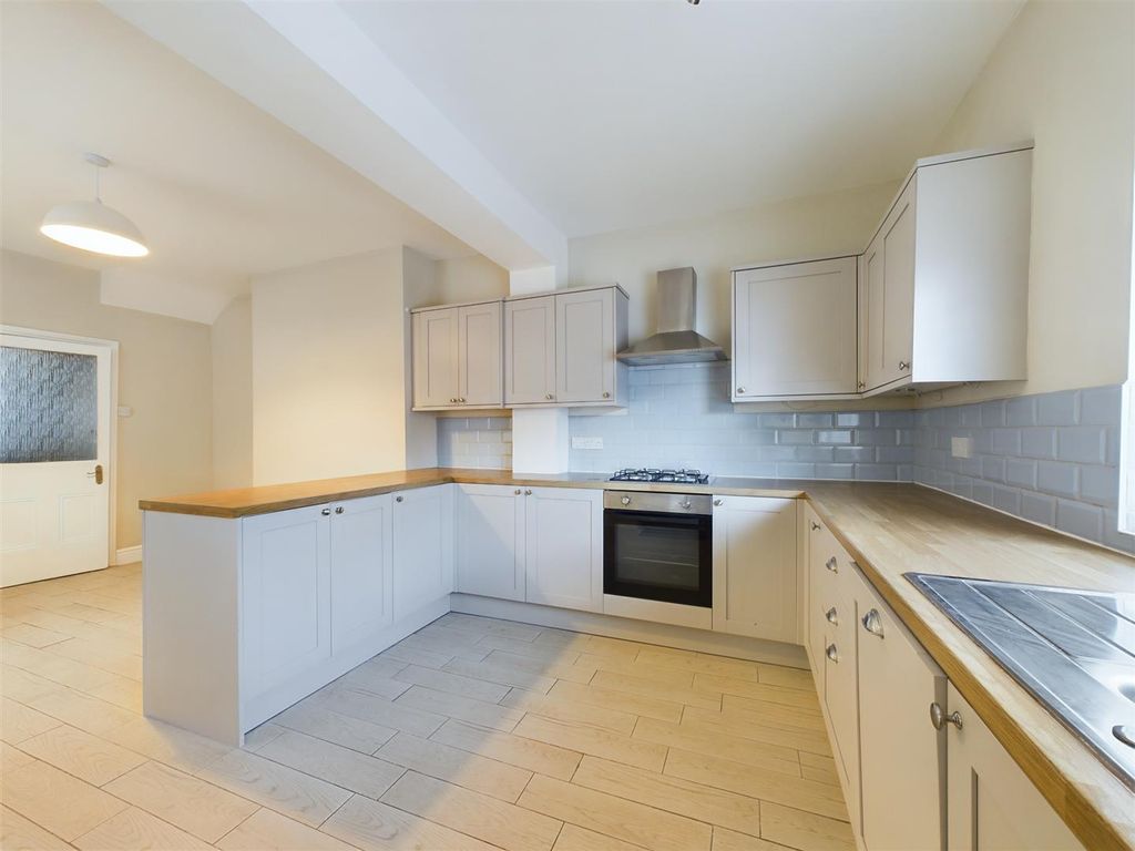 Property photo 2 of 33 Cam03844G0-Pr0185-Still015.Jpg