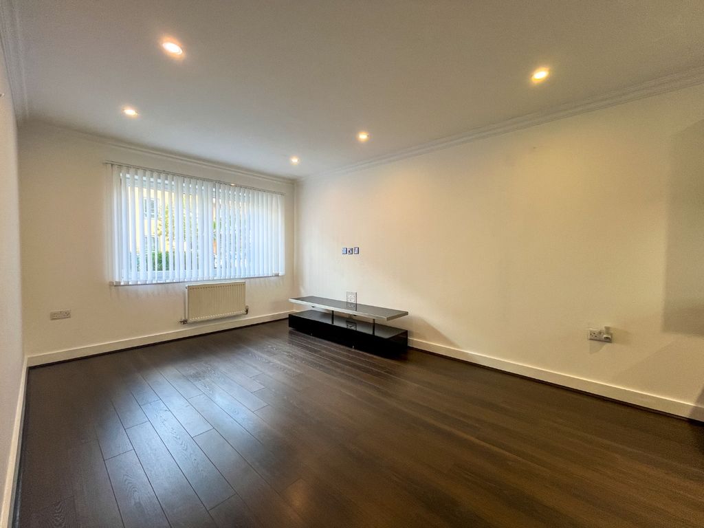 Property photo 3 of 8 4514145