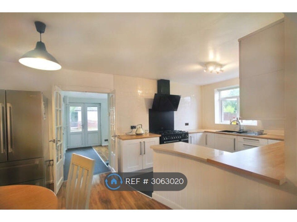 Property photo 1 of 12 Decent Sized Open Kitchen