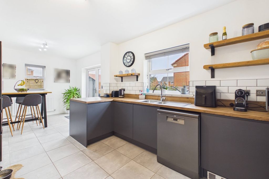 Property photo 2 of 27 Cam03162G0-Pr0418-Still001