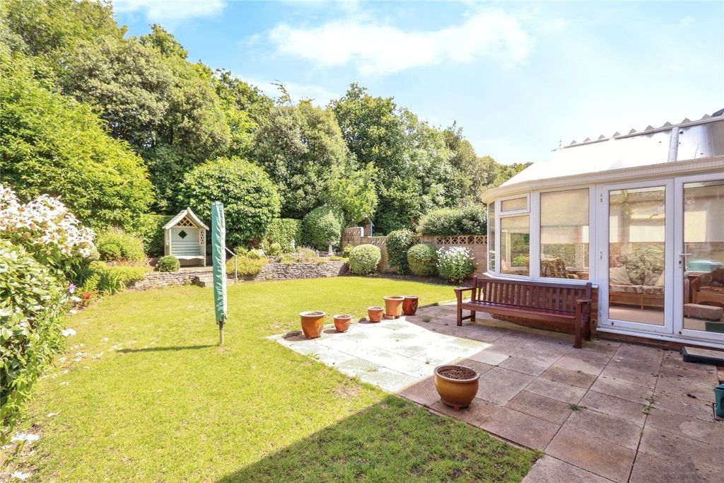 Property photo 2 of 17 Garden