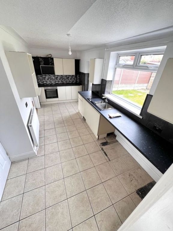 Property photo 2 of 17 2112916_W1048_H786