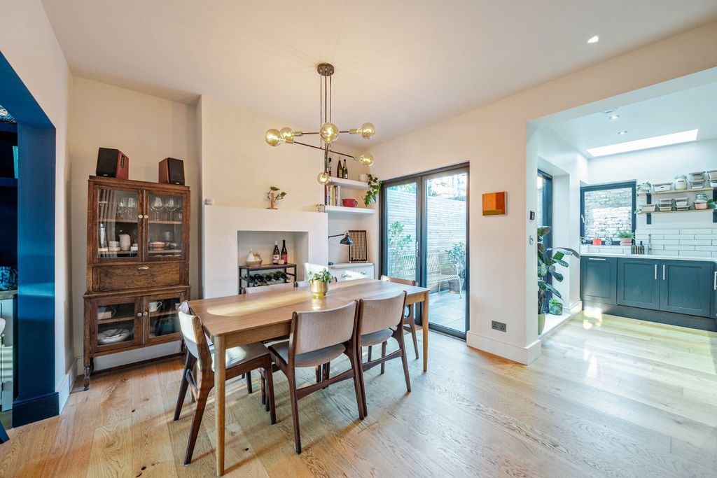 Property photo 3 of 16 Picture No. 10