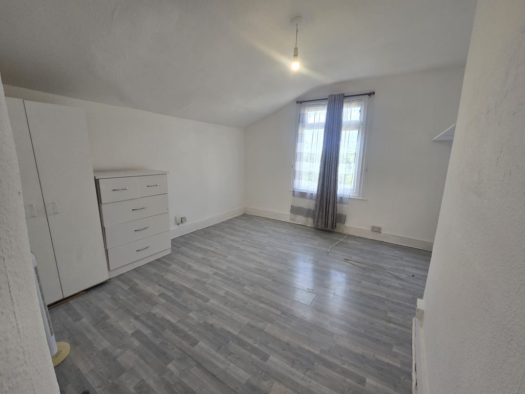 Property photo 1 of 3