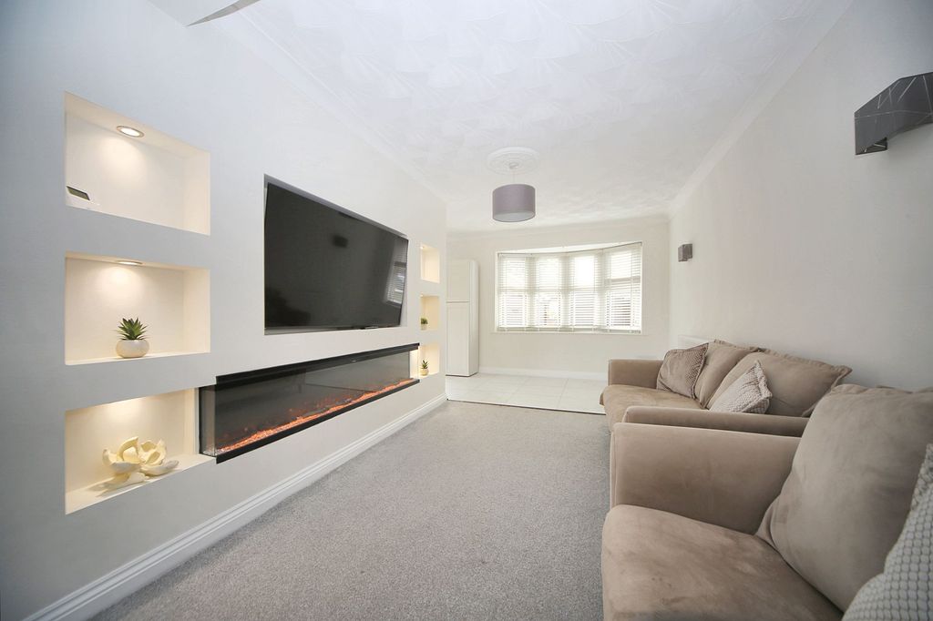 Property photo 3 of 23