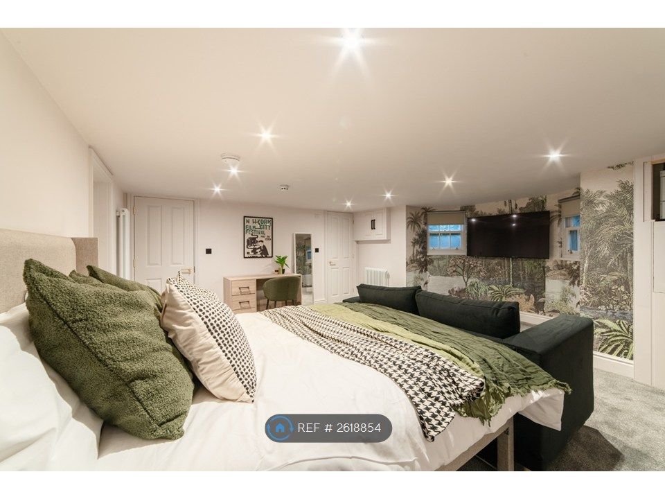 Property photo 1 of 35