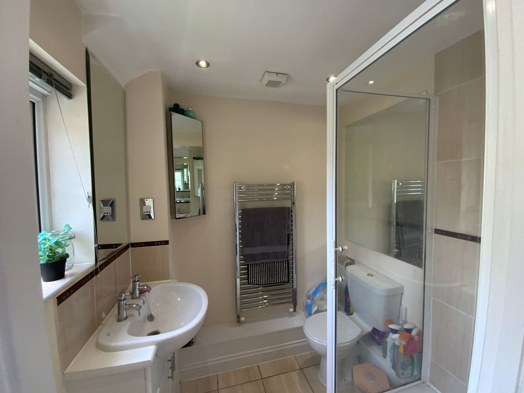 Property photo 2 of 7 Bedroom 3 Private Ensuite