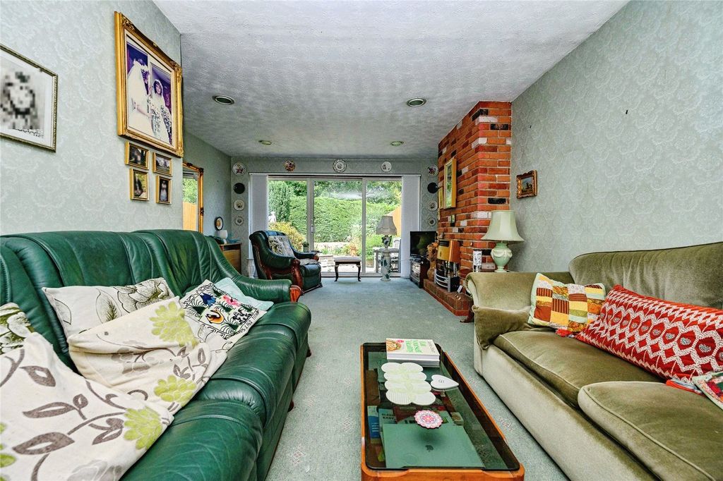 Property photo 3 of 14 Lounge