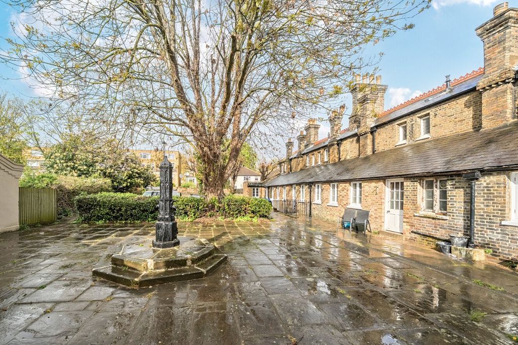 Property photo 2 of 13 1446768-11-69Ddf0...