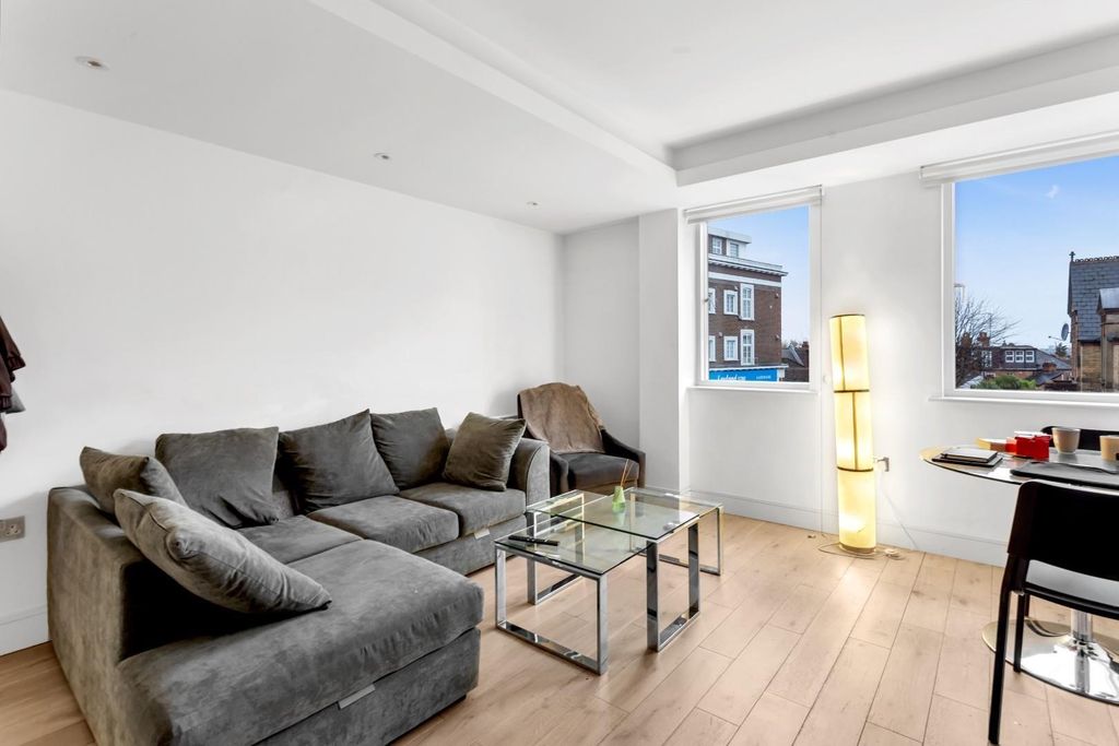 Property photo 2 of 8 Ostro 16 Living.Jpg