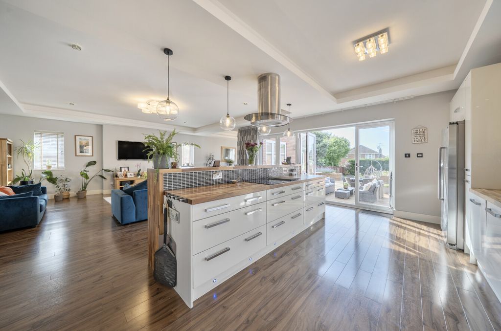 Property photo 2 of 19 1466008-21-6A19d6...
