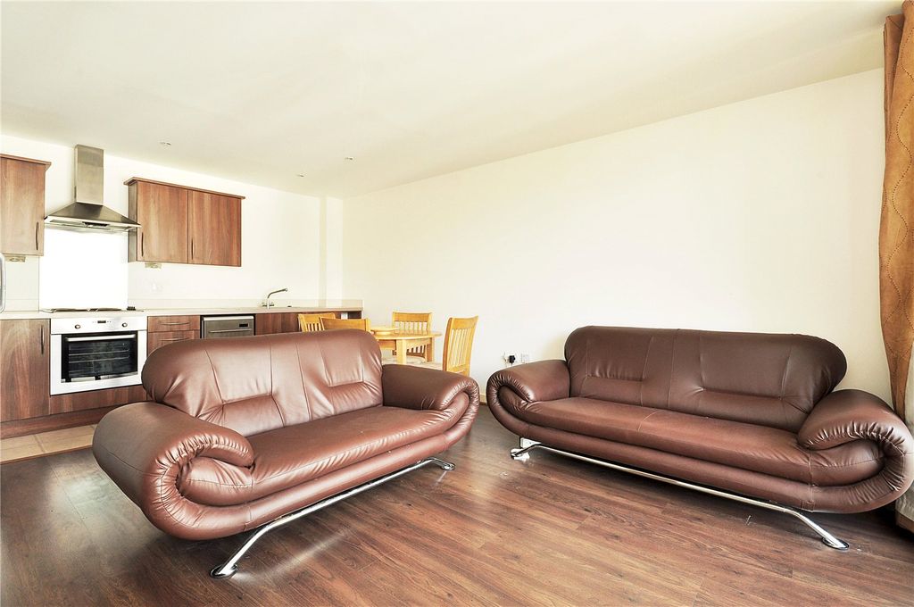 Property photo 3 of 9 4