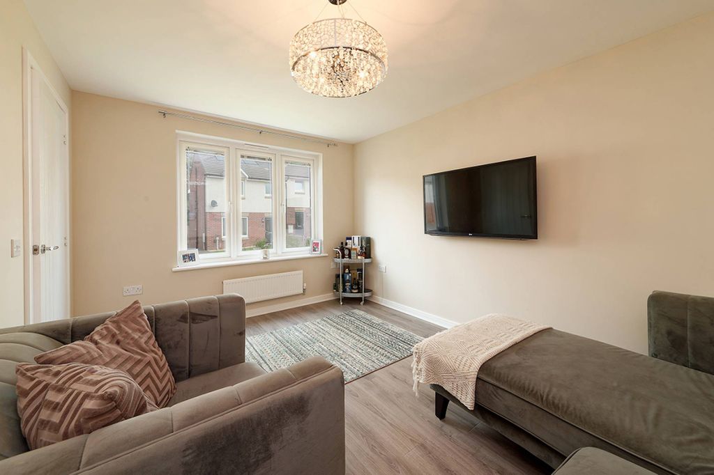 Property photo 2 of 30