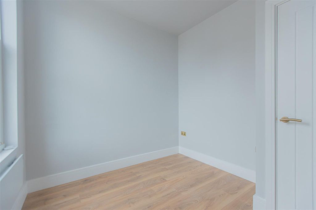 Property photo 3 of 11 Andy HMO -92.Jpg